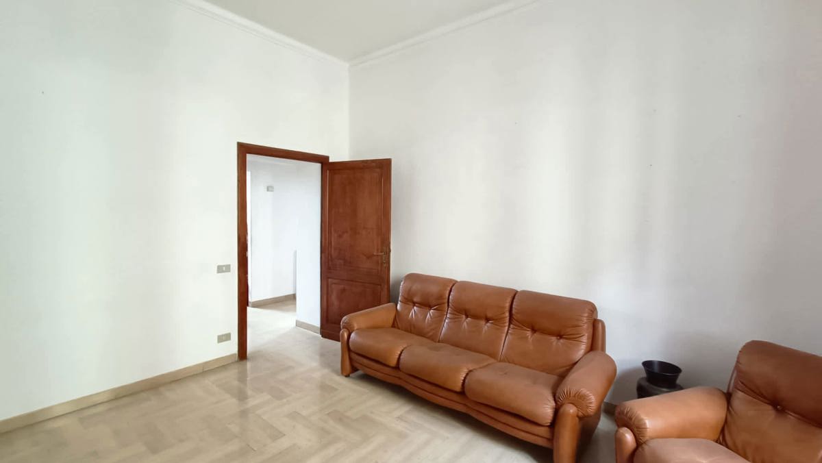 Foto 14 di 34 - Appartamento in vendita a Siena