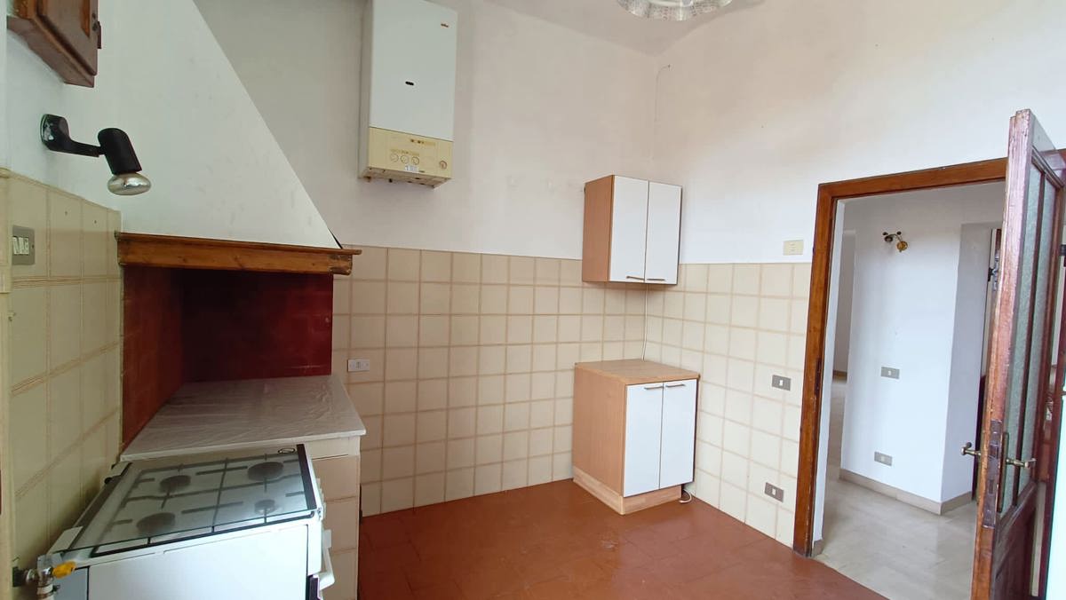 Foto 3 di 34 - Appartamento in vendita a Siena