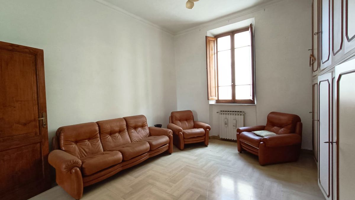 Foto 10 di 34 - Appartamento in vendita a Siena