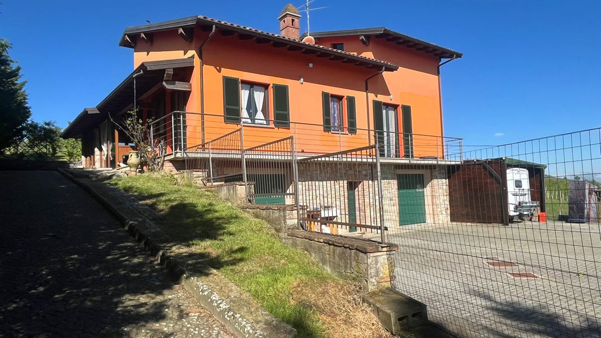 Foto 1 di 25 - Villa in vendita a Colli Verdi