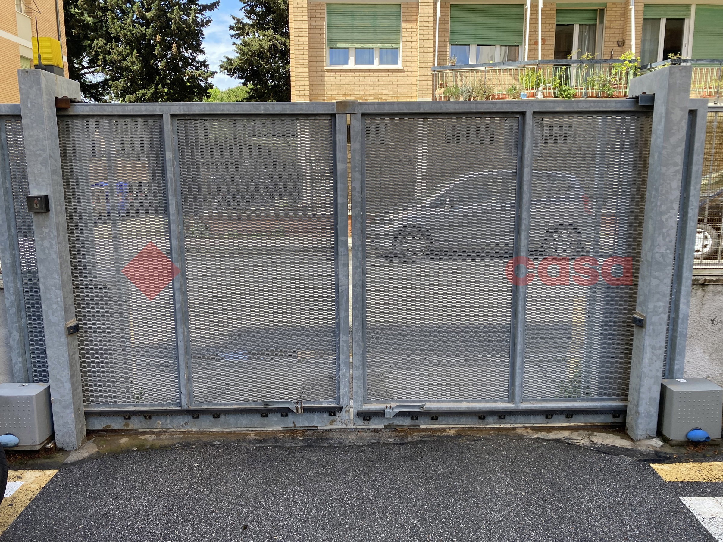 Foto 7 di 12 - Garage in vendita a Livorno