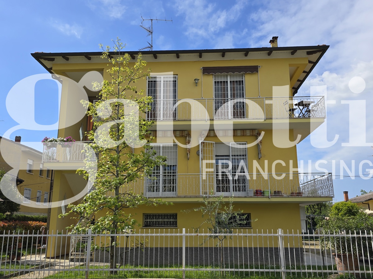 Foto 1 di 28 - Villa in vendita a San Giovanni in Persiceto