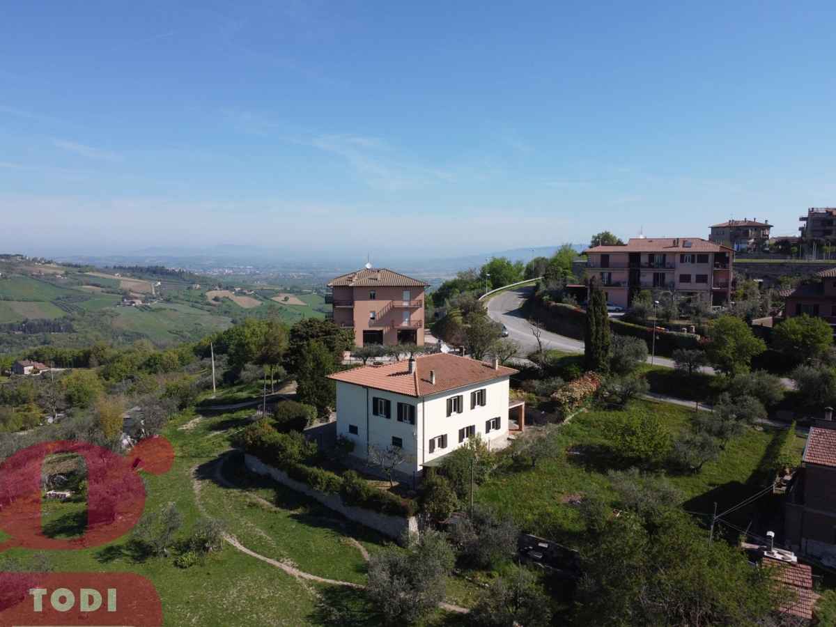 Foto 2 di 47 - Casa indipendente in vendita a Monte Castello di Vibio