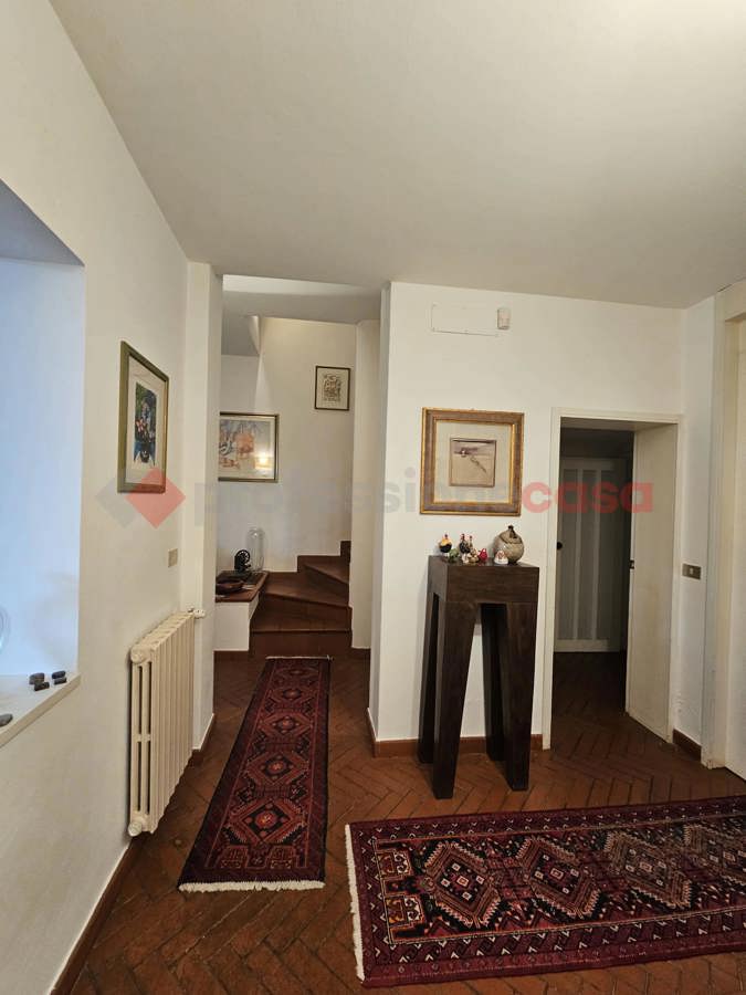 Foto 22 di 45 - Casa indipendente in vendita a Arezzo
