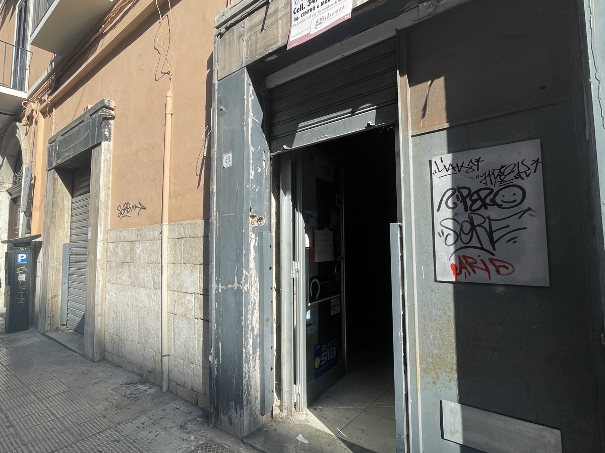 Foto 13 di 21 - Negozio in affitto a Bari
