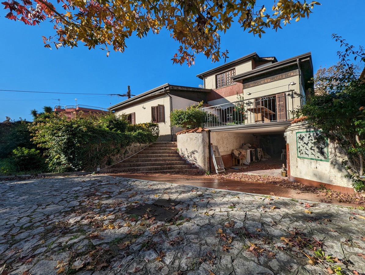 Foto 1 di 22 - Villa in vendita a Bacoli