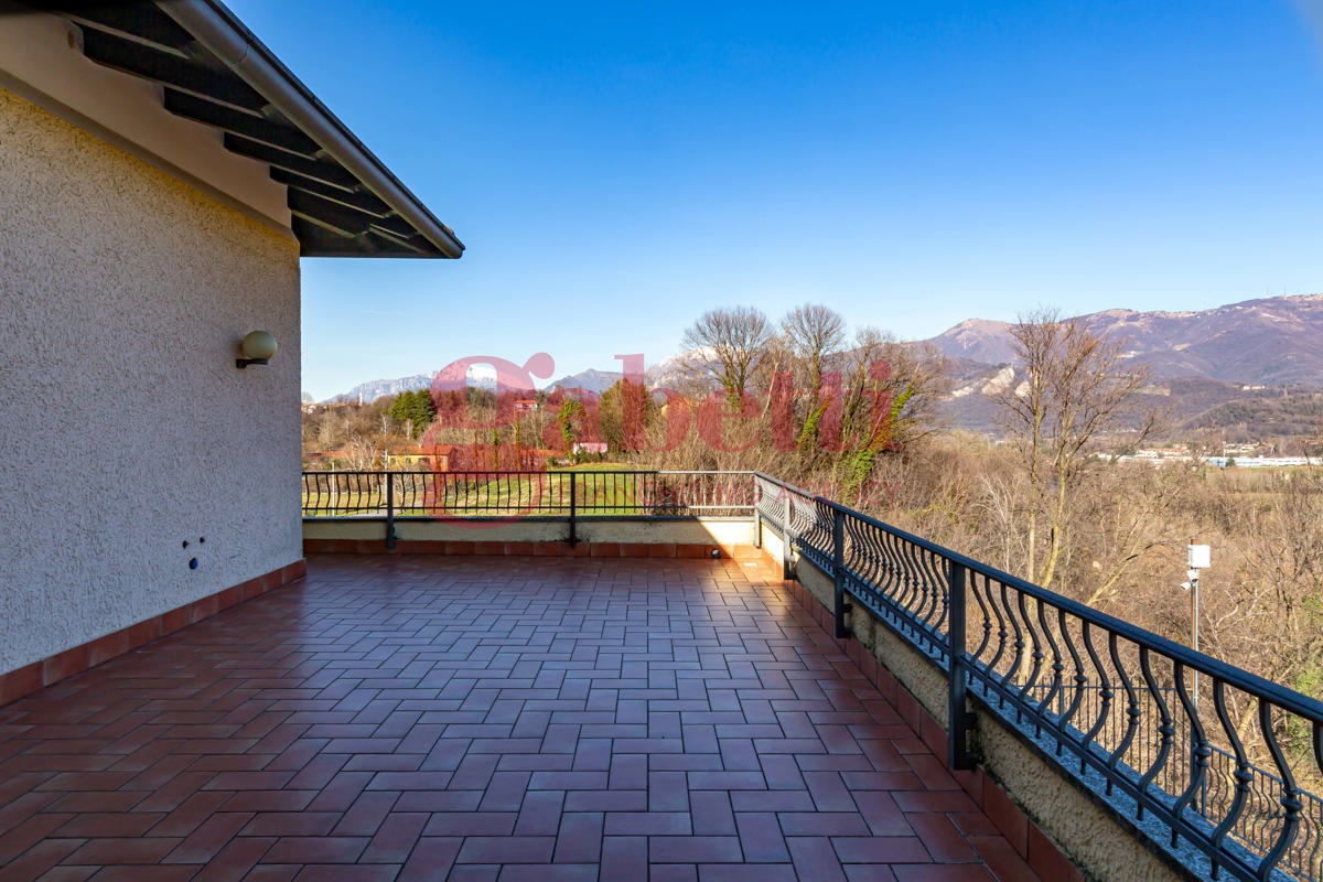 Foto 24 di 47 - Villa in vendita a Calco
