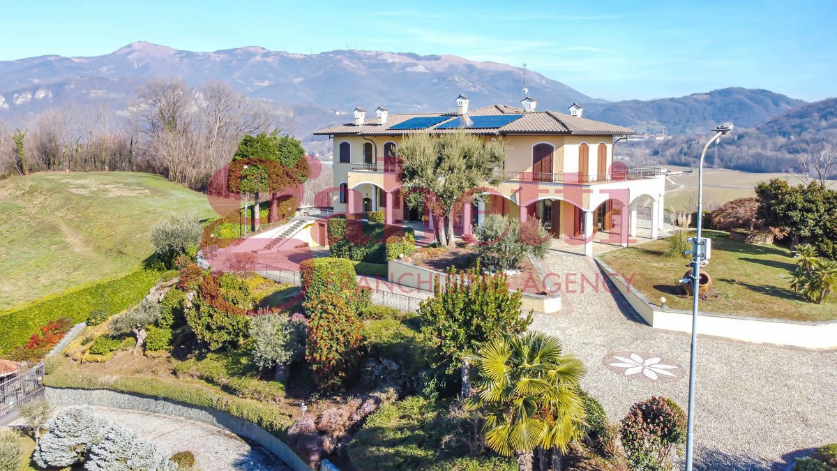 Villa in vendita a Calco (LC)