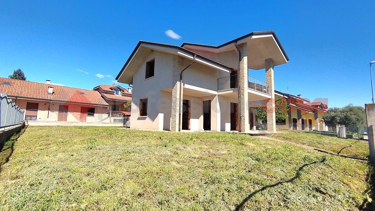 Foto 1 di 24 - Villa in vendita a Cumiana