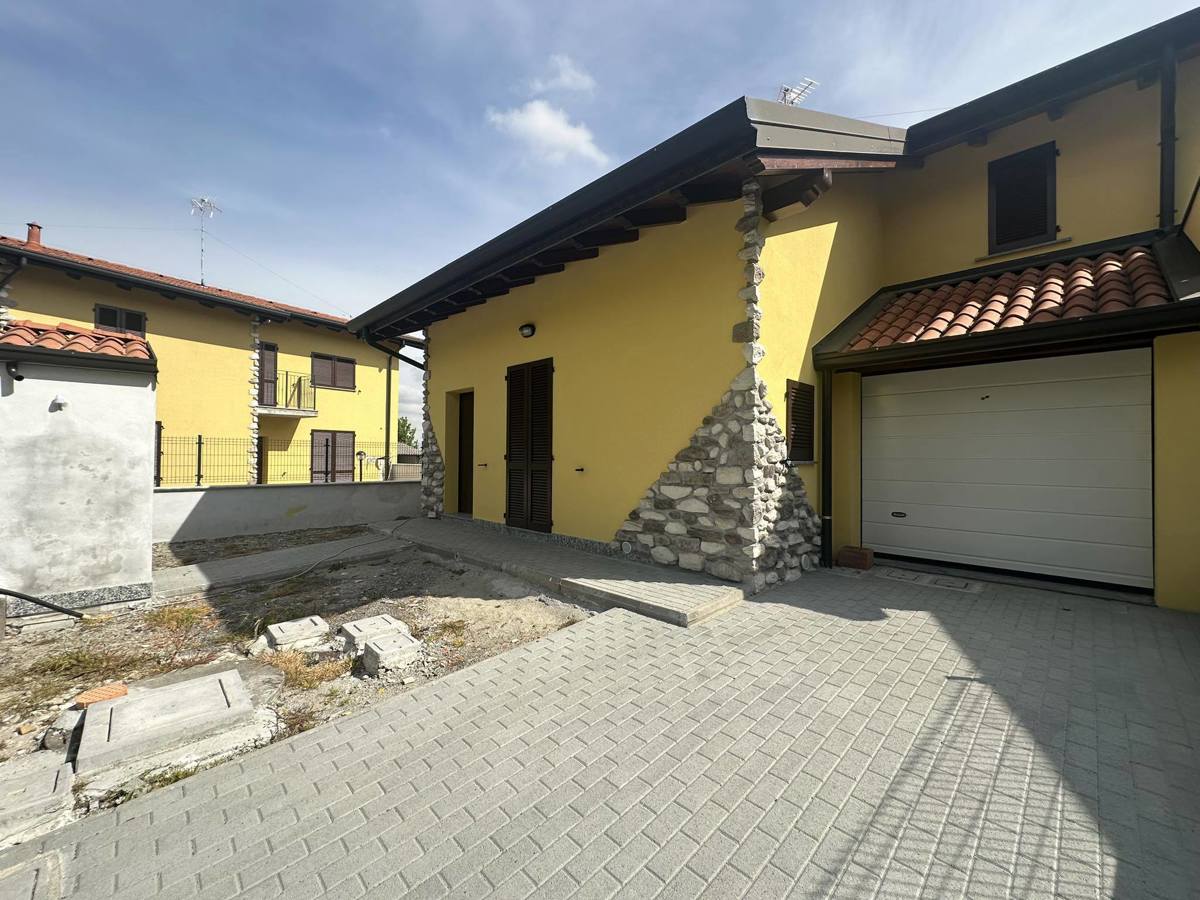Foto 28 di 29 - Villa a schiera in vendita a Montecalvo Versiggia