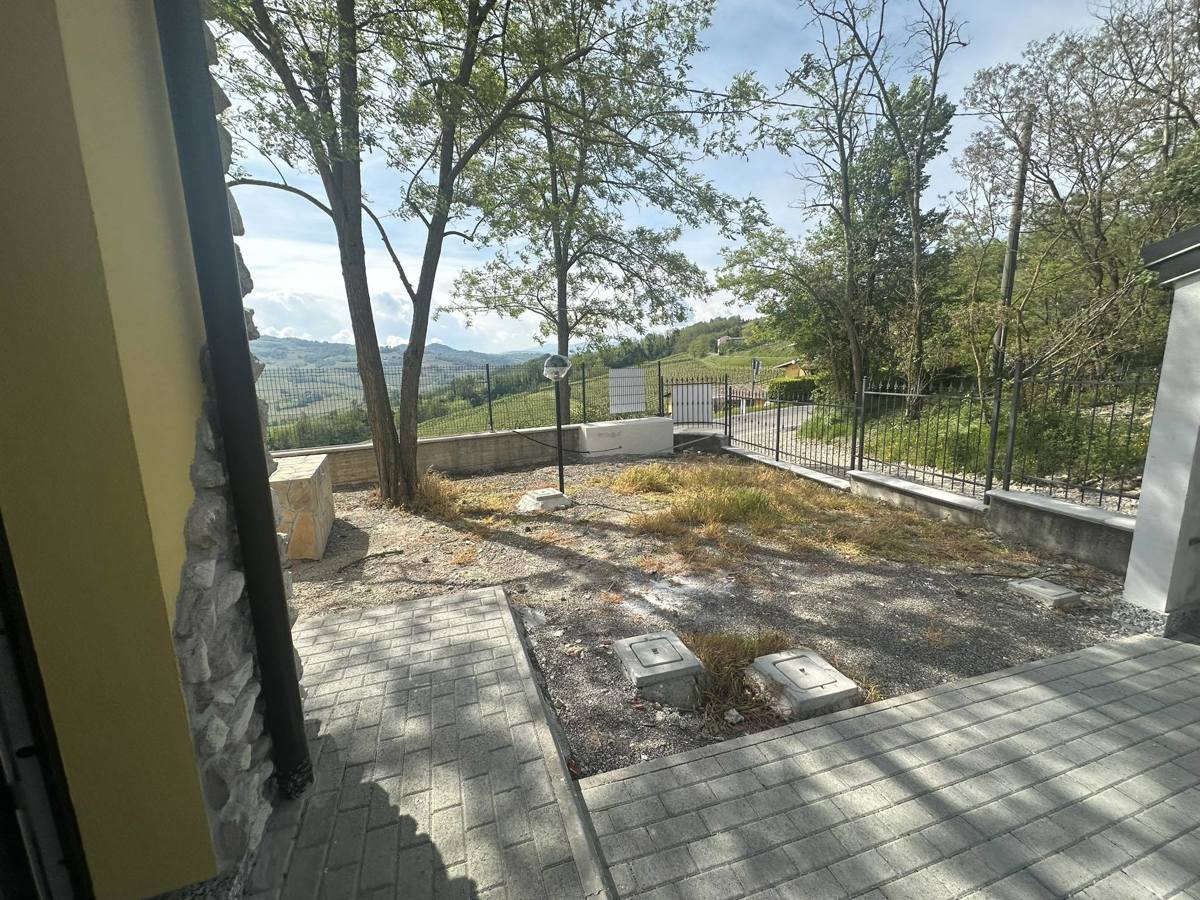 Foto 19 di 29 - Villa a schiera in vendita a Montecalvo Versiggia