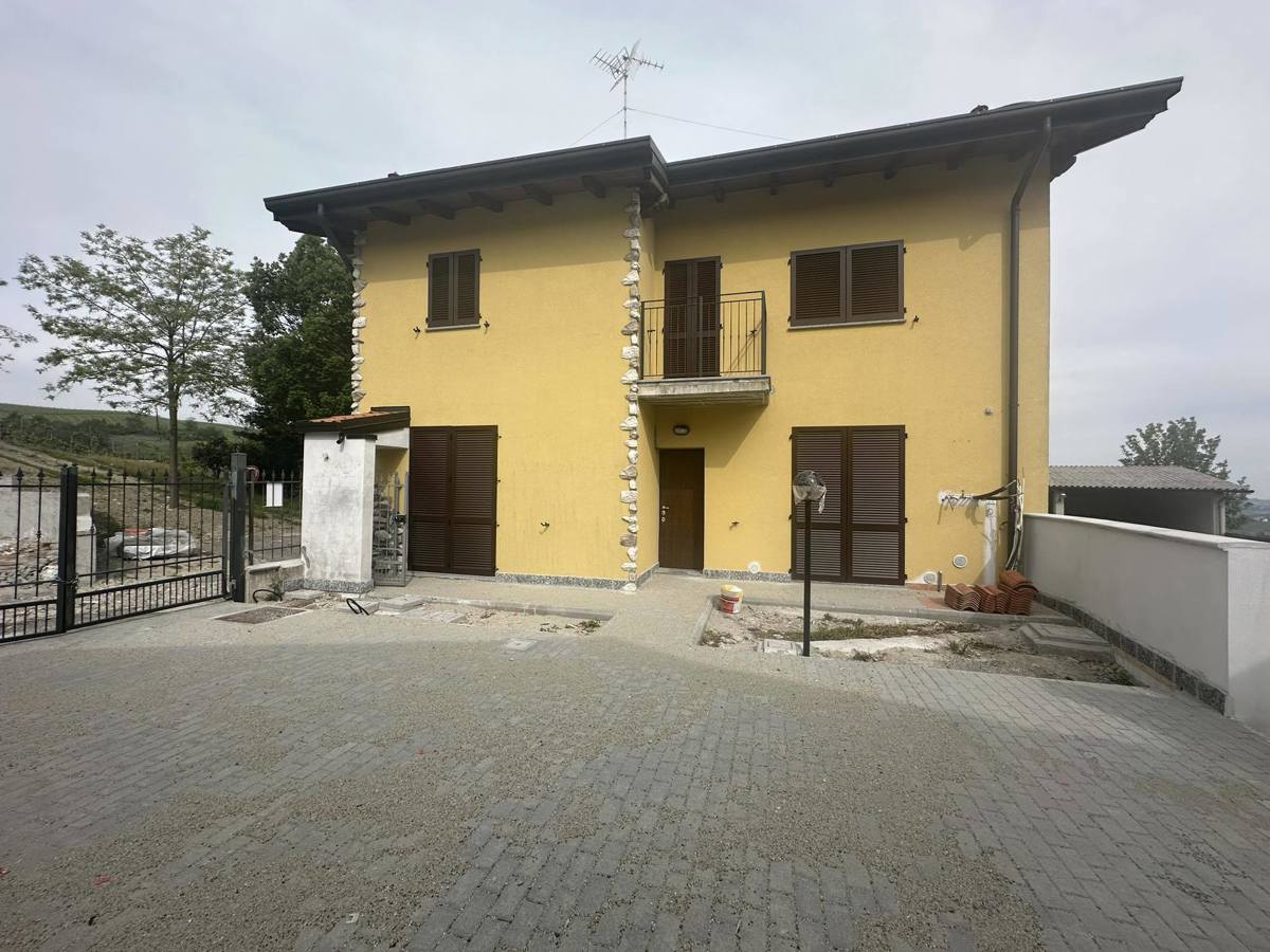 Foto 17 di 29 - Villa a schiera in vendita a Montecalvo Versiggia