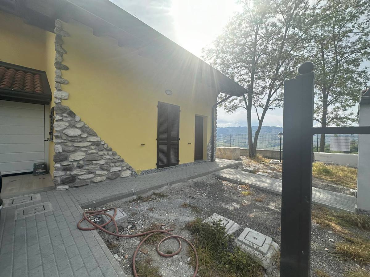 Foto 24 di 29 - Villa a schiera in vendita a Montecalvo Versiggia