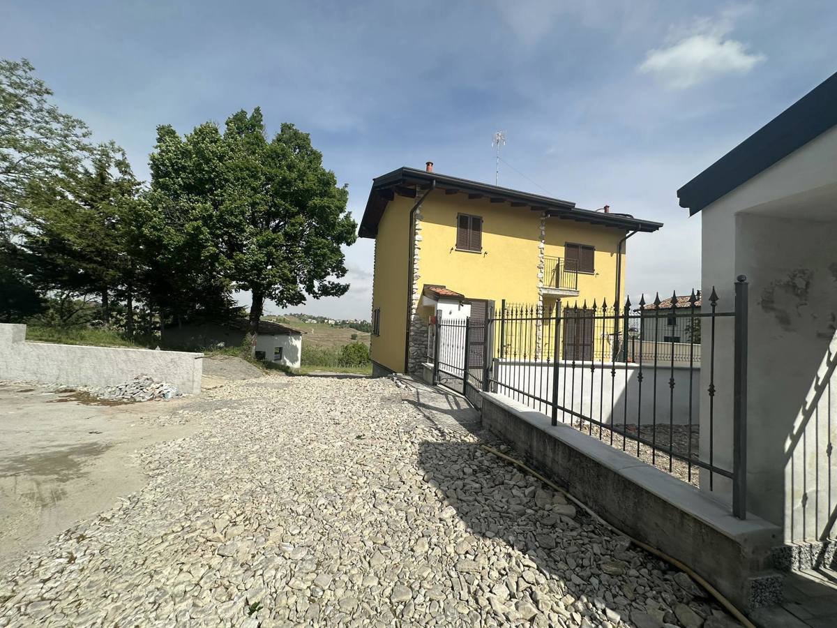 Foto 4 di 29 - Villa a schiera in vendita a Montecalvo Versiggia