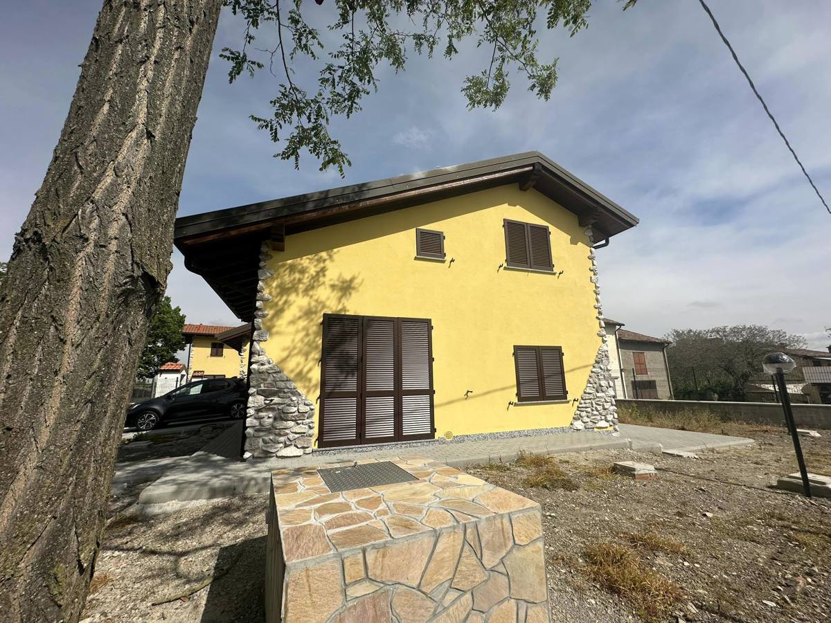 Foto 21 di 29 - Villa a schiera in vendita a Montecalvo Versiggia