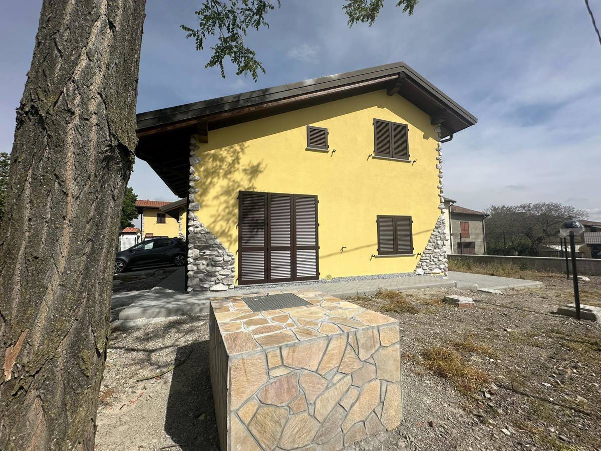 Foto 26 di 29 - Villa a schiera in vendita a Montecalvo Versiggia