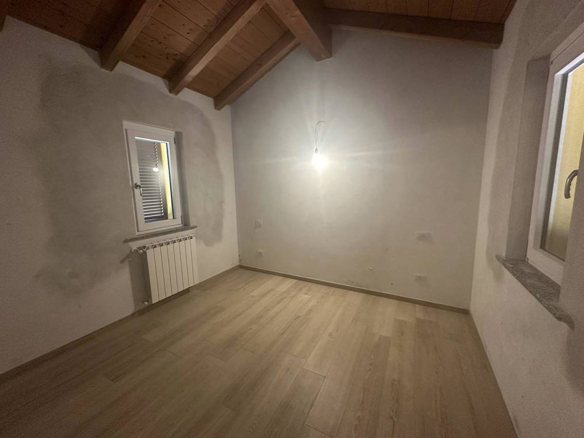 Foto 22 di 29 - Villa a schiera in vendita a Montecalvo Versiggia