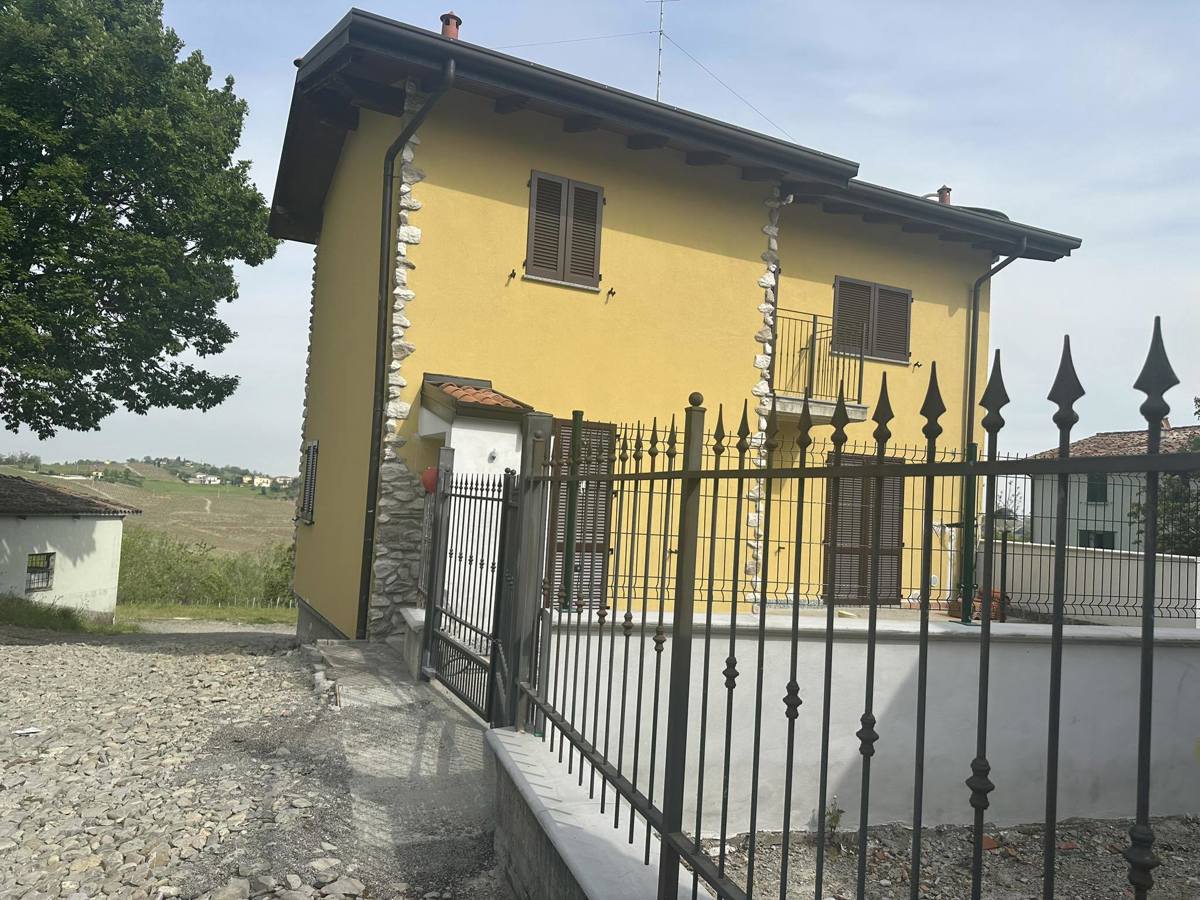 Foto 6 di 29 - Villa a schiera in vendita a Montecalvo Versiggia