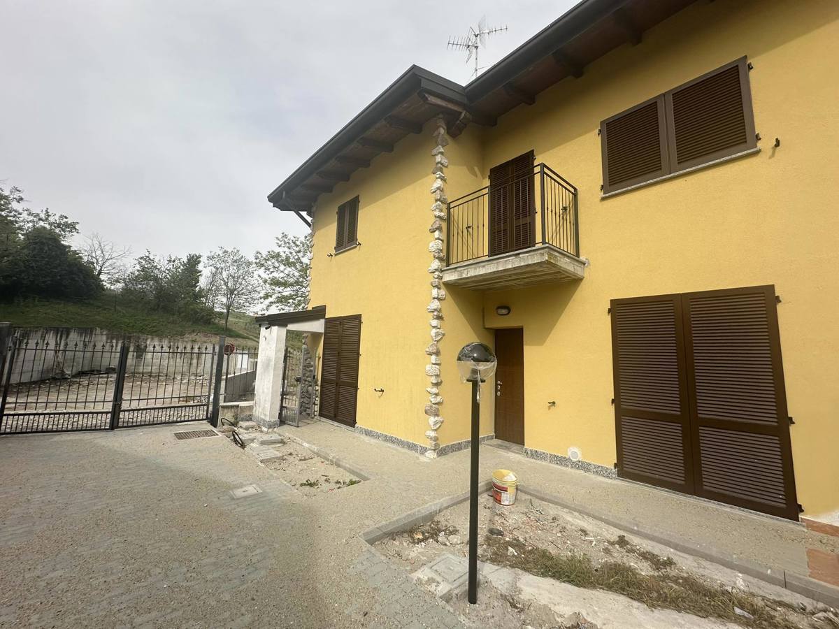 Foto 7 di 29 - Villa a schiera in vendita a Montecalvo Versiggia