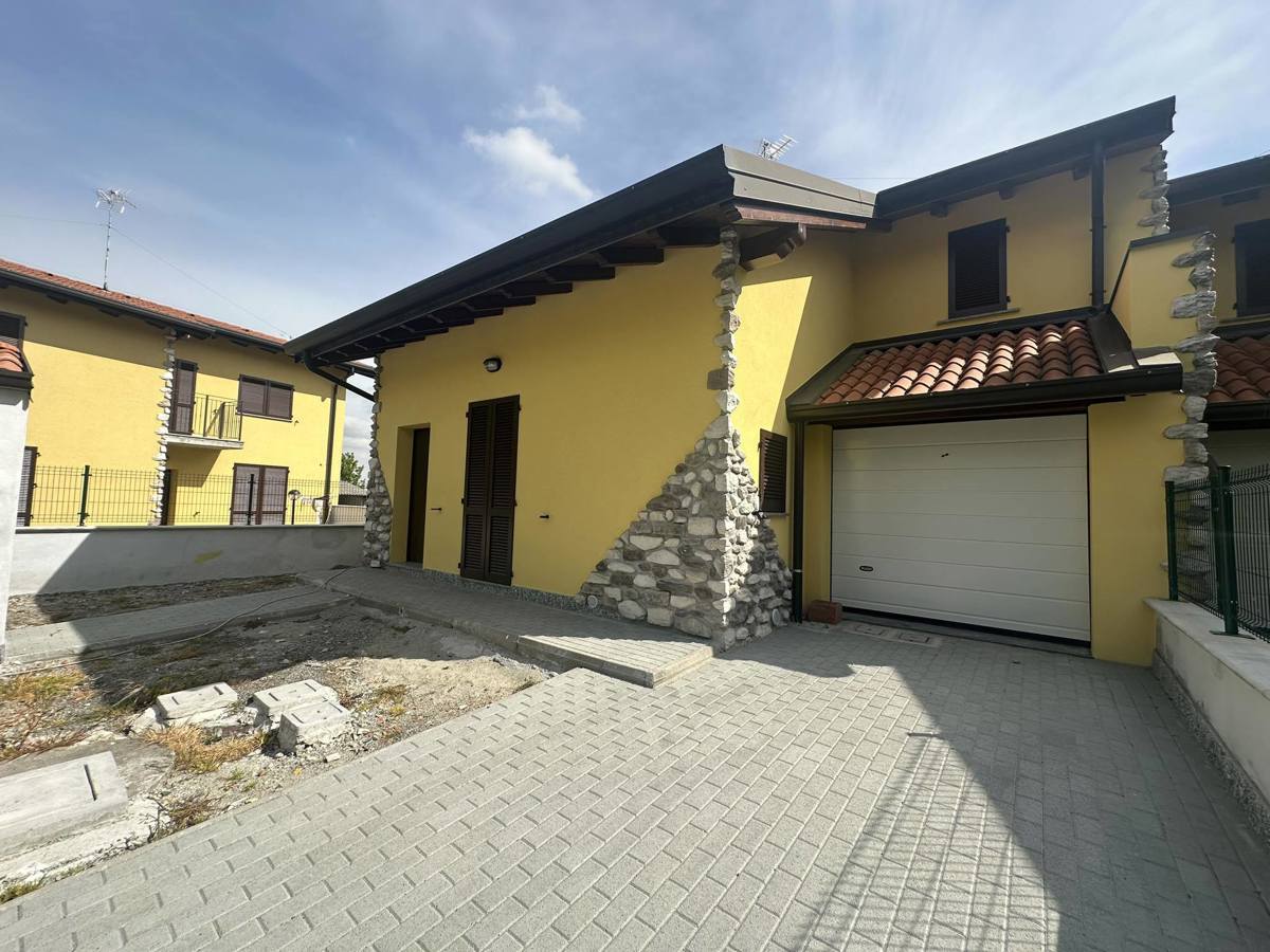 Foto 3 di 29 - Villa a schiera in vendita a Montecalvo Versiggia