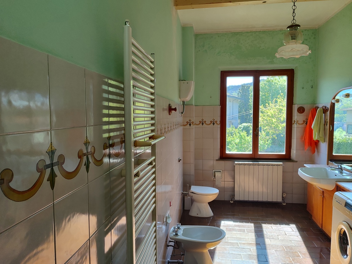 Foto 14 di 24 - Casa indipendente in vendita a Castelnuovo Garfagnana
