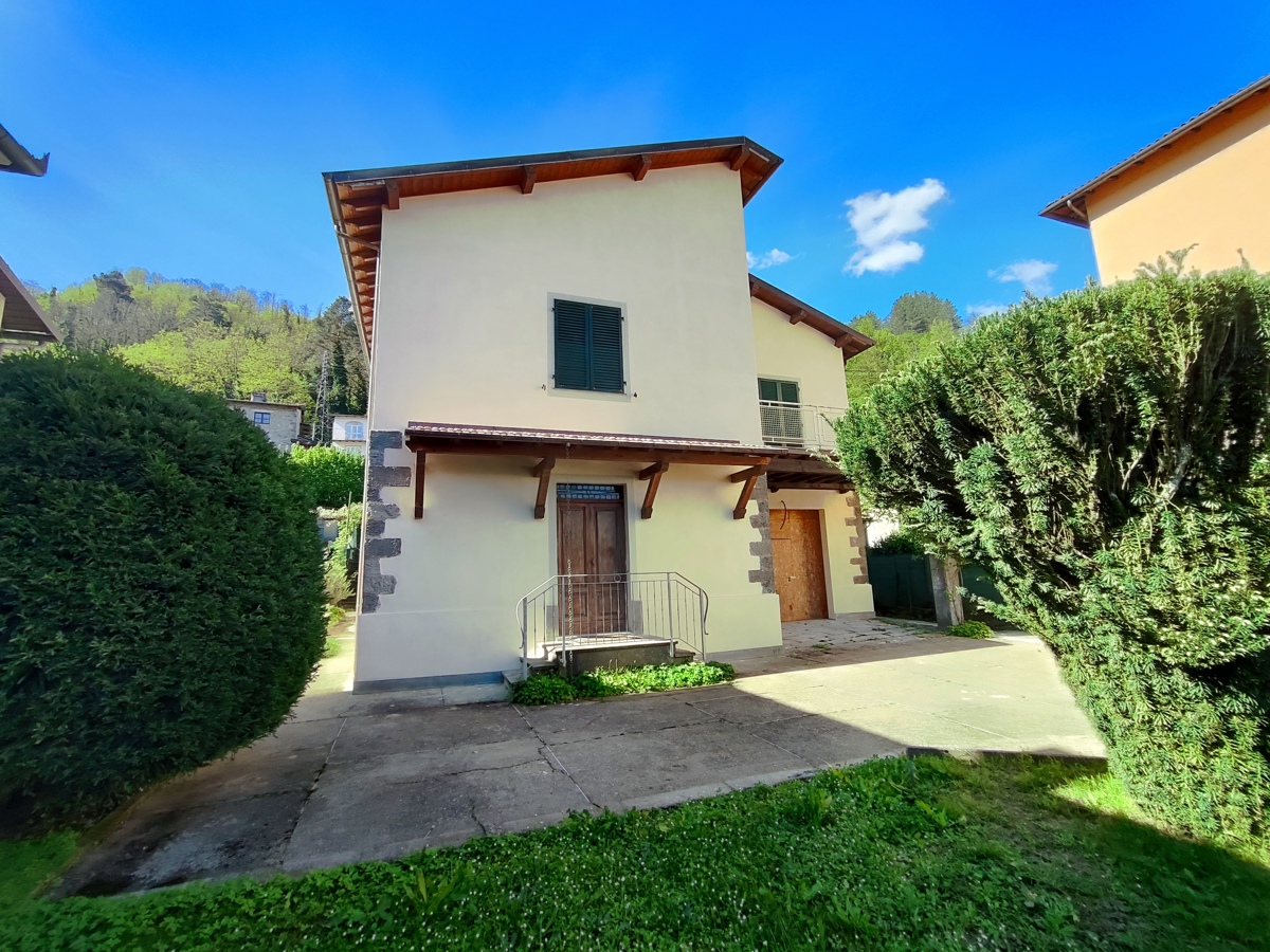 Foto 2 di 24 - Casa indipendente in vendita a Castelnuovo Garfagnana