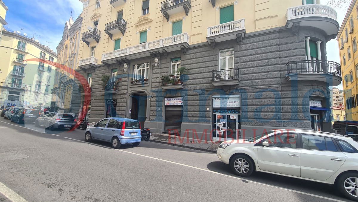 Foto 10 di 18 - Negozio in affitto a Napoli