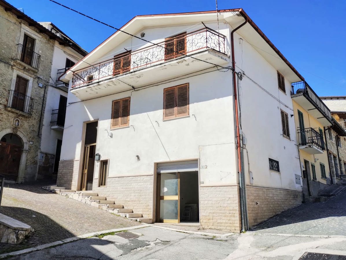 Foto 1 di 15 - Appartamento in vendita a Tagliacozzo