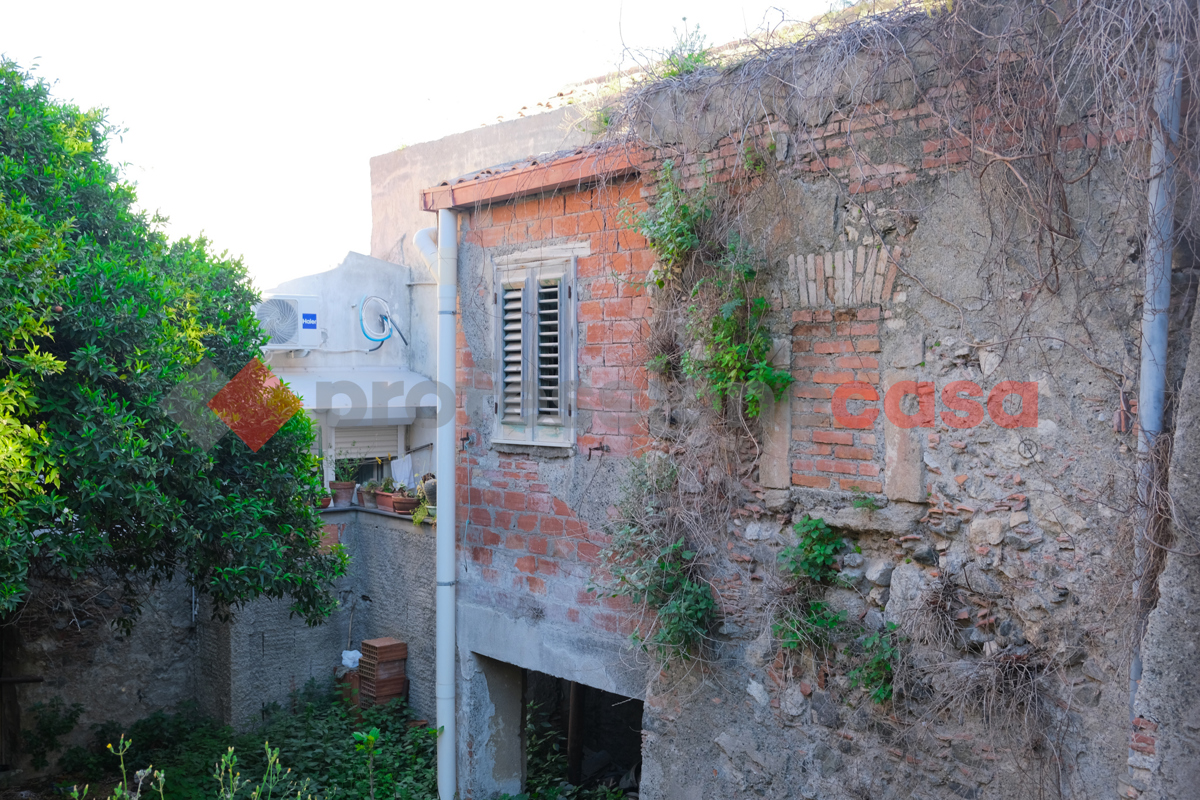 Foto 11 di 18 - Casa indipendente in vendita a Milazzo