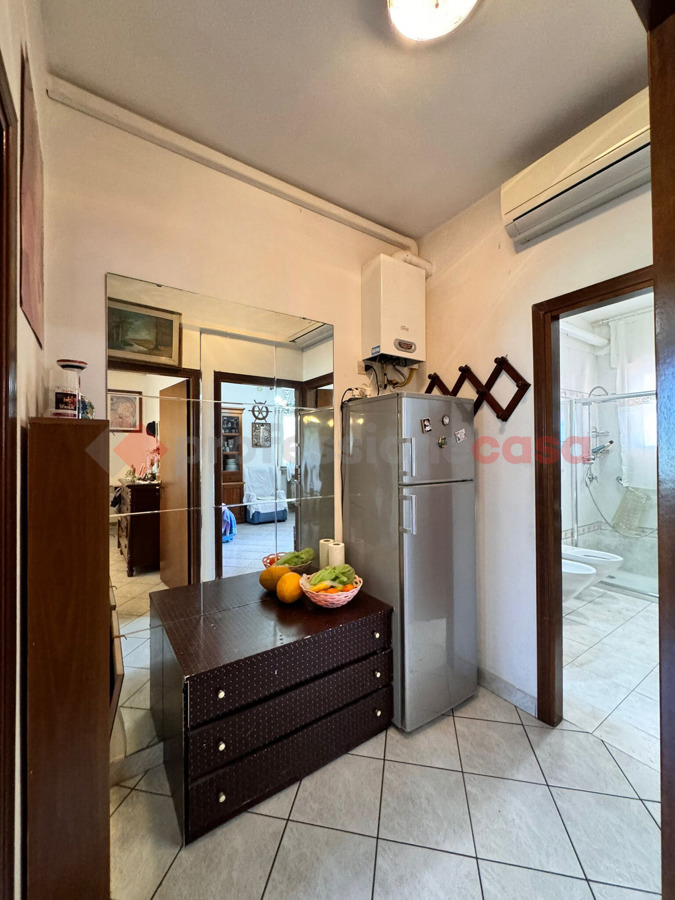 Foto 10 di 12 - Appartamento in vendita a Livorno