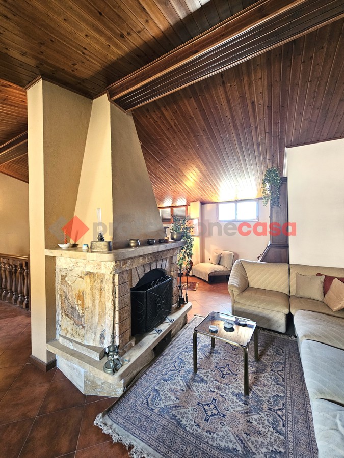 Foto 1 di 39 - Casa indipendente in vendita a Montalcino