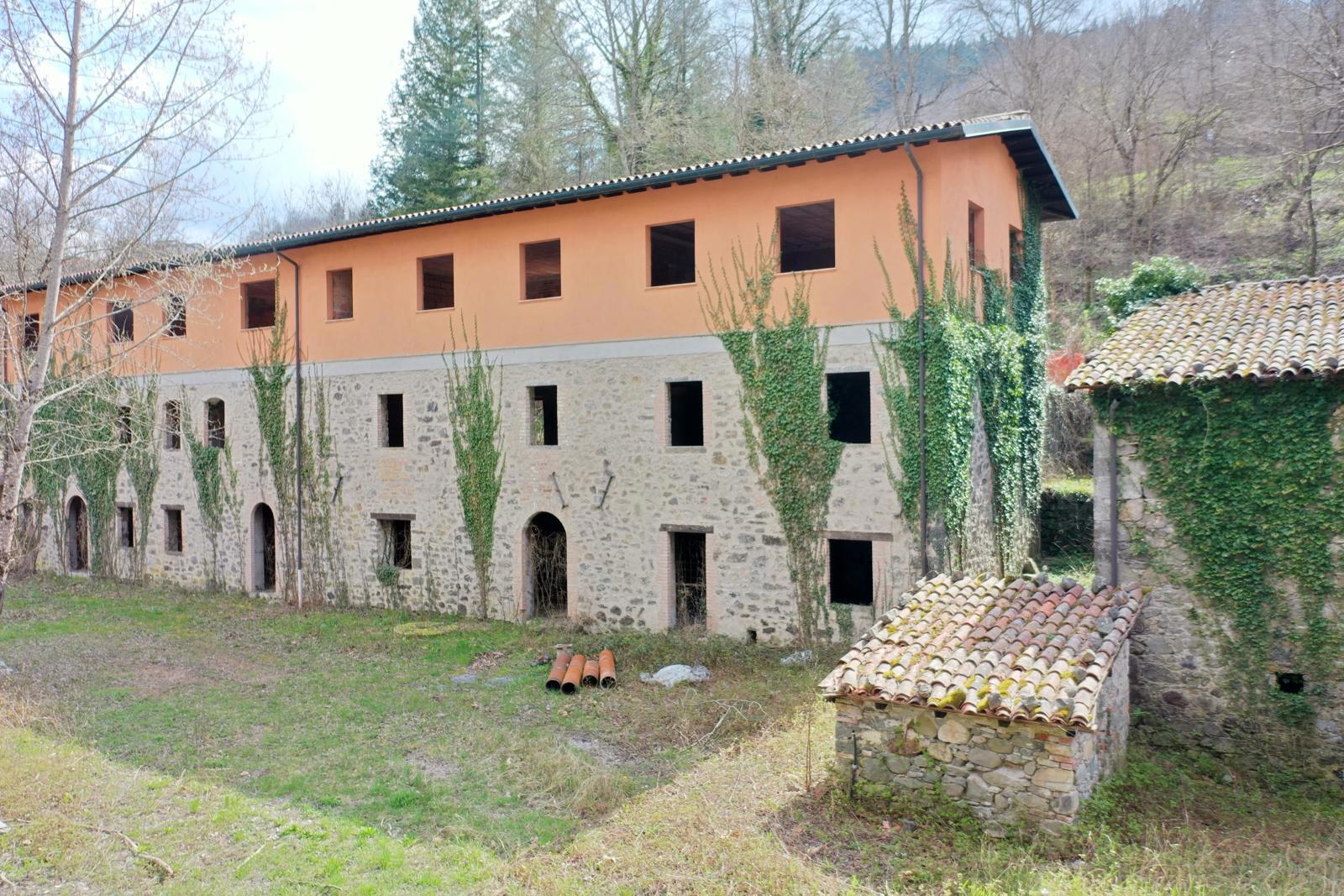 Palazzo in vendita a Camporgiano (LU)