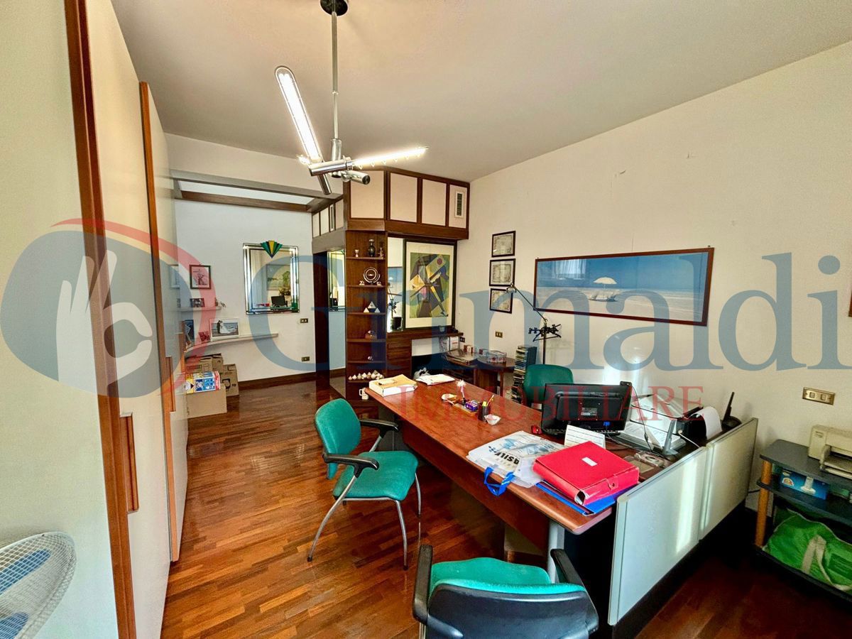 Foto 18 di 21 - Appartamento in vendita a Napoli