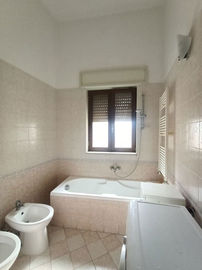 Foto 11 di 16 - Appartamento in affitto a Brindisi