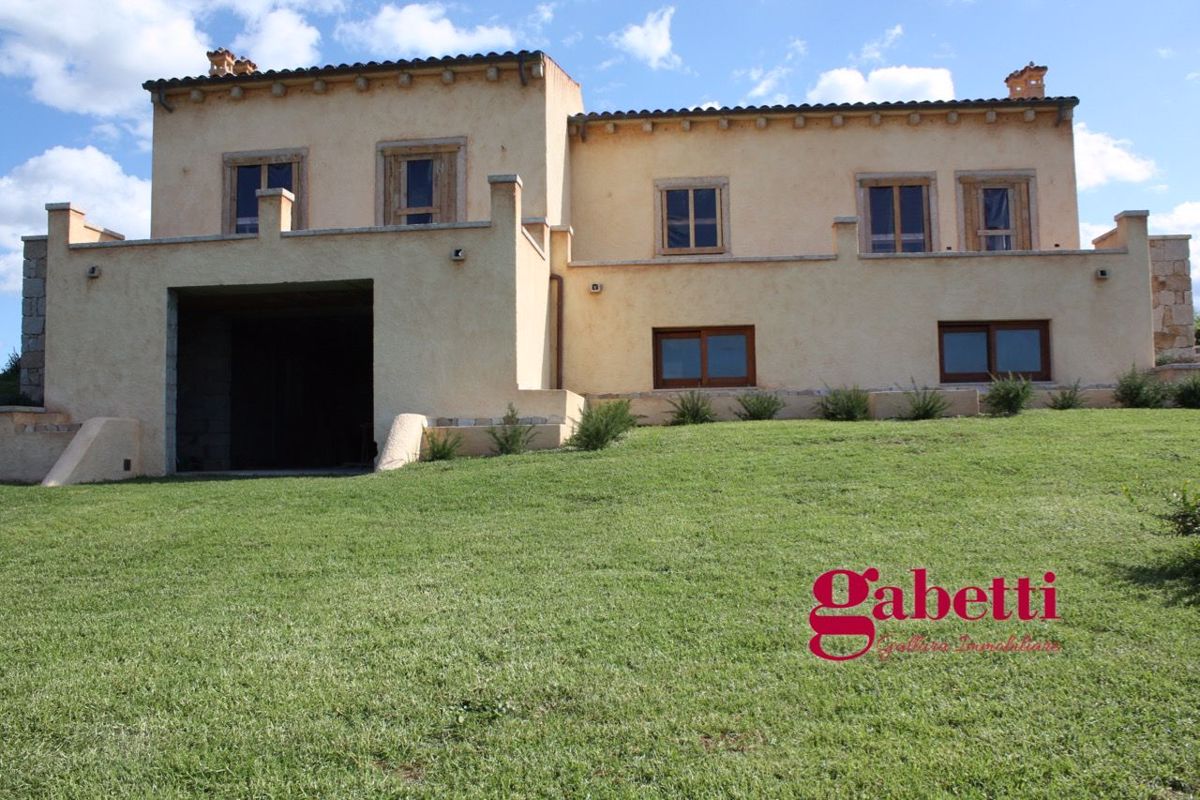 Foto 2 di 23 - Villa in vendita a Aglientu