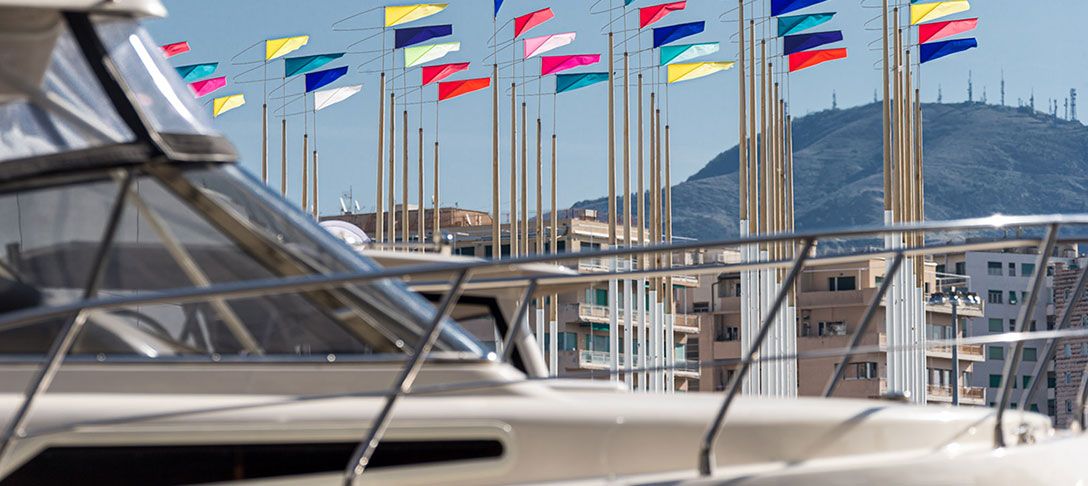 Come si differenzia la progettazione degli spazi tra navi di lusso e case?